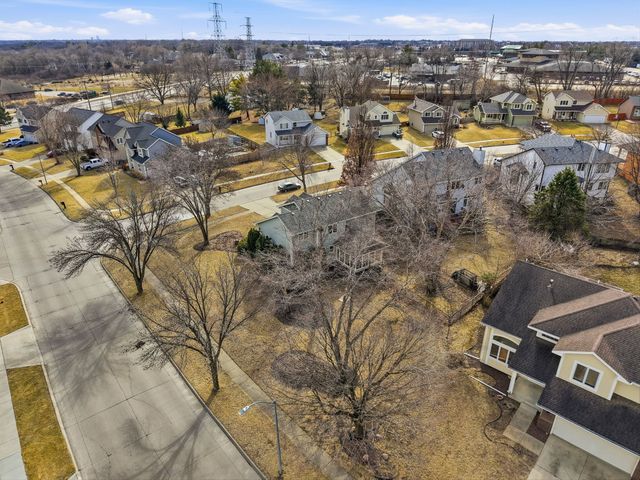 8707 Oakdale Drive, Johnston, IA 50131