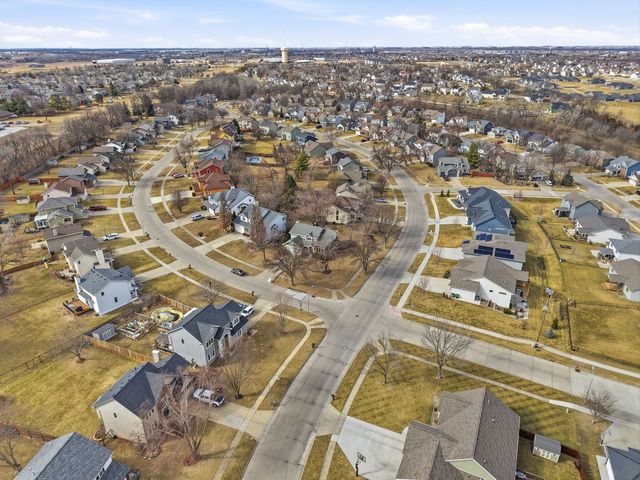 8707 Oakdale Drive, Johnston, IA 50131