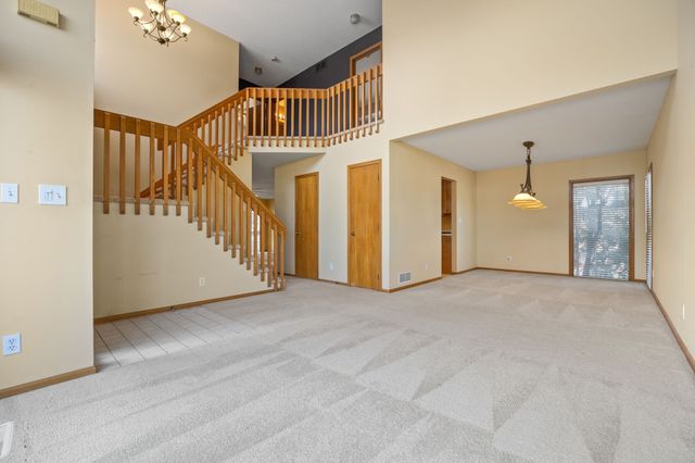 8707 Oakdale Drive, Johnston, IA 50131