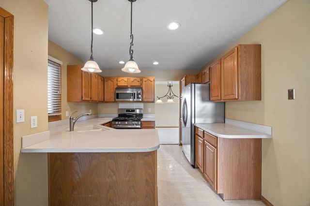 8707 Oakdale Drive, Johnston, IA 50131