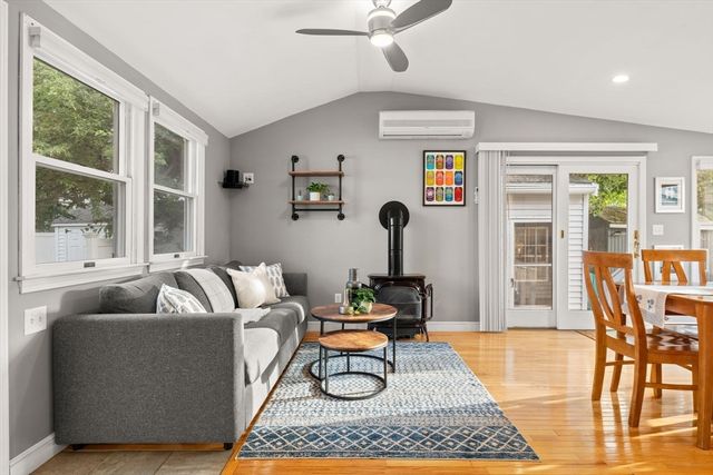 15 University Road, Arlington, MA 02474