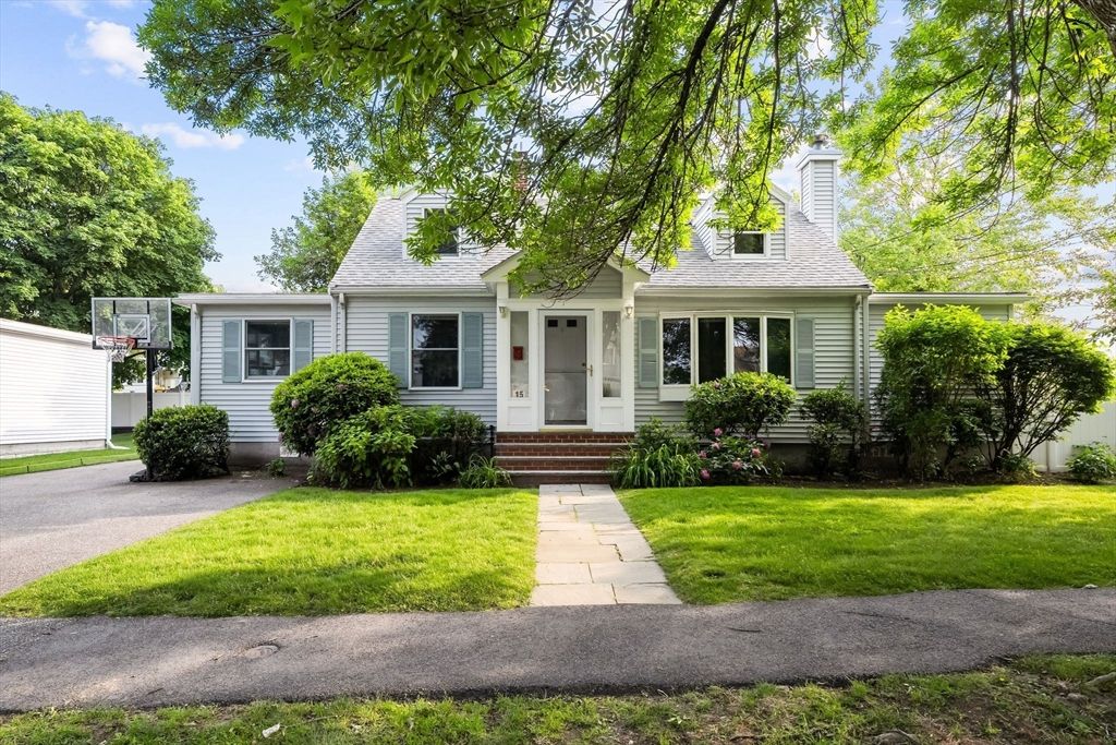 15 University Road, Arlington, MA 02474