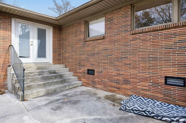 1002 Walton Dr, Murfreesboro, TN 37130