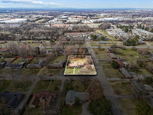 1002 Walton Dr, Murfreesboro, TN 37130