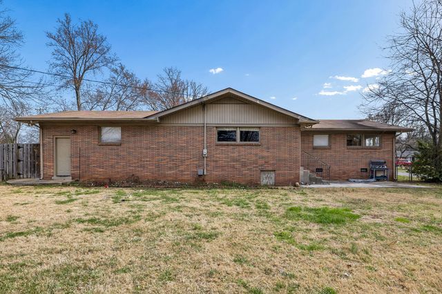 1002 Walton Dr, Murfreesboro, TN 37130