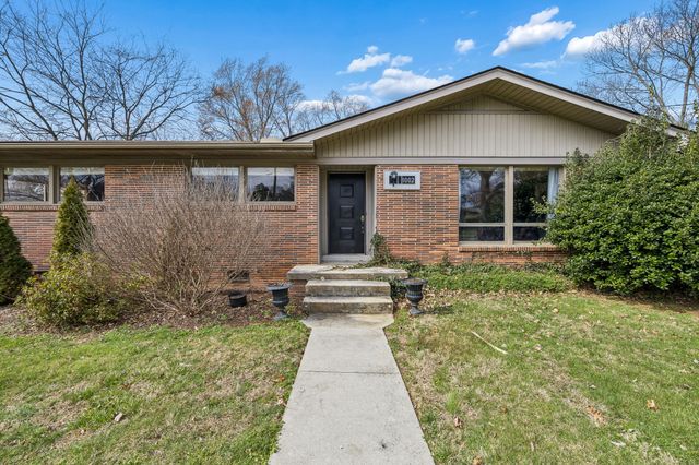 1002 Walton Dr, Murfreesboro, TN 37130