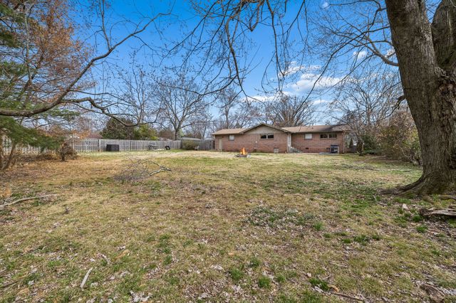 1002 Walton Dr, Murfreesboro, TN 37130