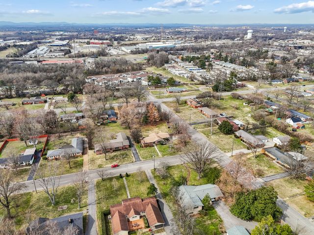 1002 Walton Dr, Murfreesboro, TN 37130