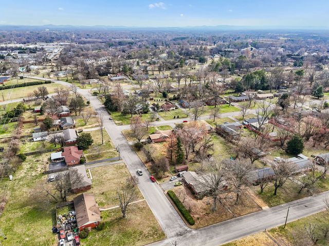 1002 Walton Dr, Murfreesboro, TN 37130