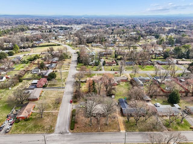 1002 Walton Dr, Murfreesboro, TN 37130