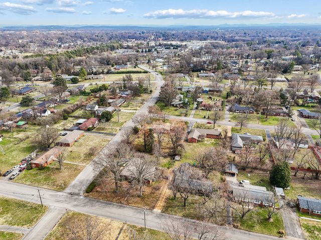 1002 Walton Dr, Murfreesboro, TN 37130