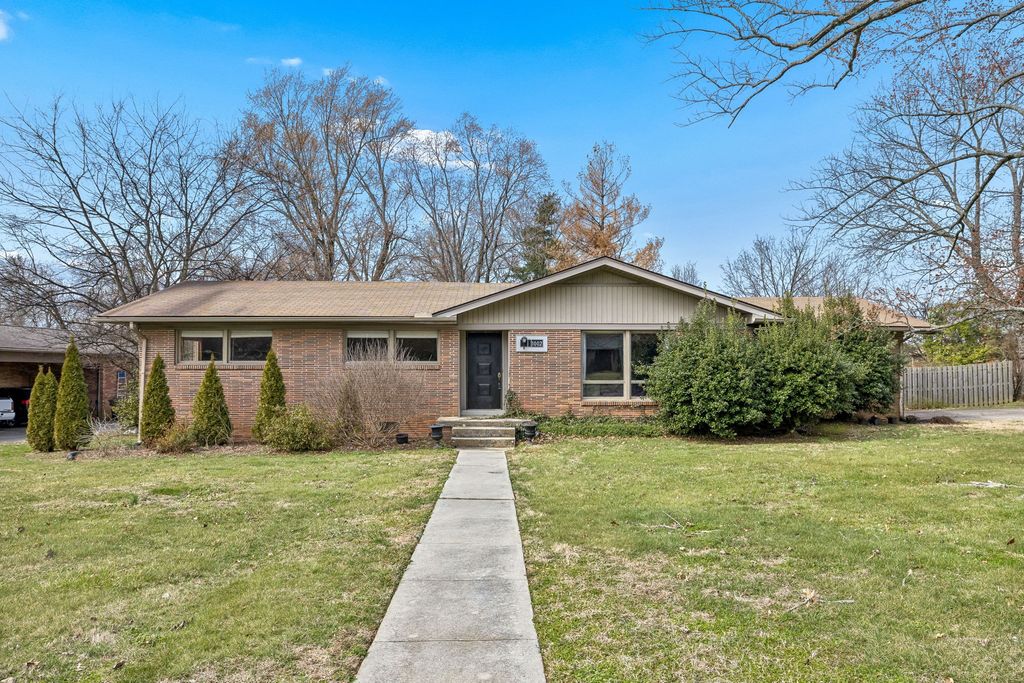 1002 Walton Dr, Murfreesboro, TN 37130