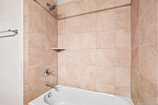 420 Bee Caves Cv, Cibolo, TX 78108