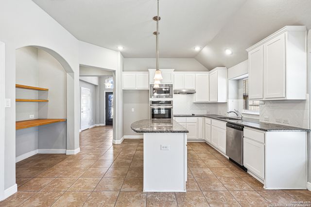 420 Bee Caves Cv, Cibolo, TX 78108