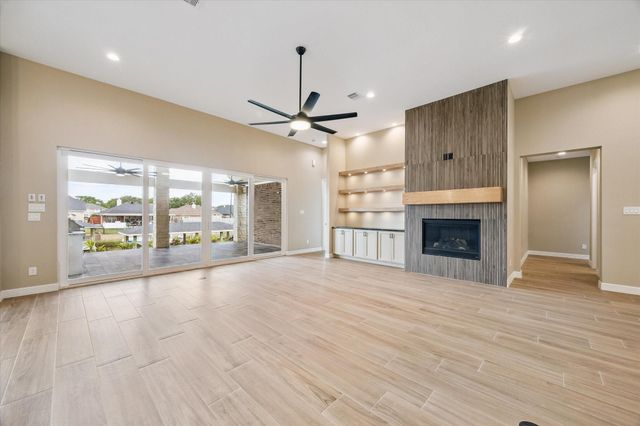 620 Appia Drive, Kemah, TX 77565