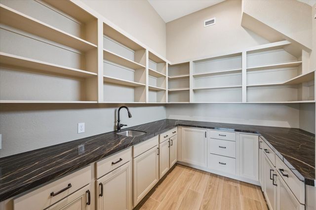 620 Appia Drive, Kemah, TX 77565