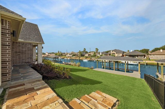 620 Appia Drive, Kemah, TX 77565
