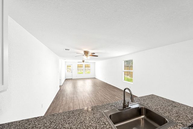 8802 McCoy Pass, Converse, TX 78109
