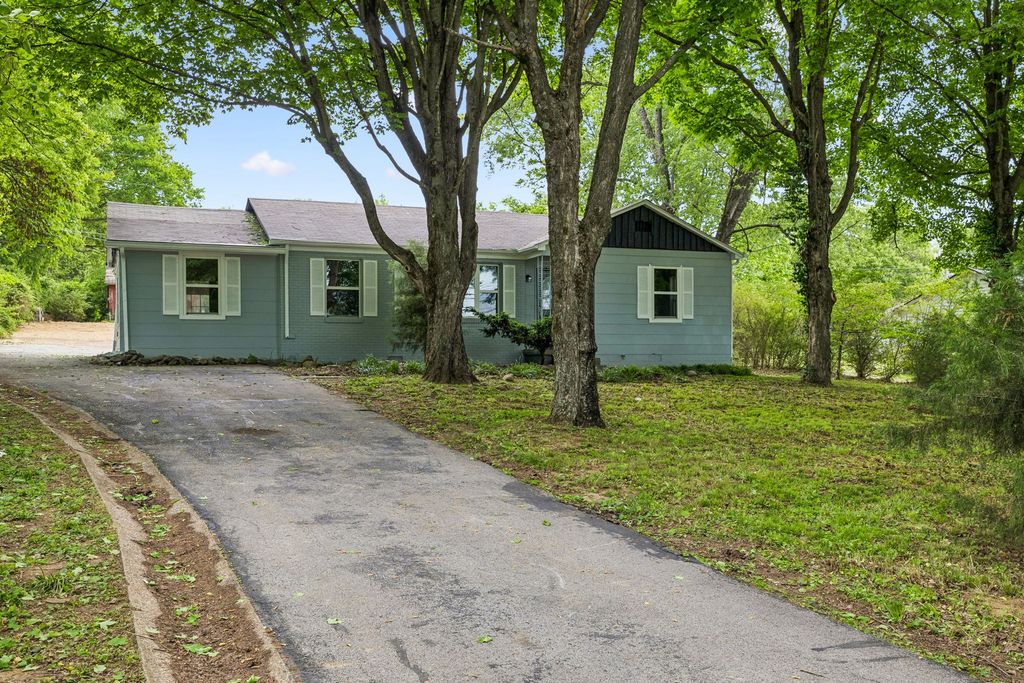 1210 Old State Highway 109N, Gallatin, TN 37066