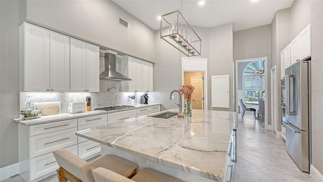 6682 SAINT JAMES CROSSING, University Park, FL 34201