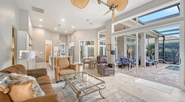 6682 SAINT JAMES CROSSING, University Park, FL 34201