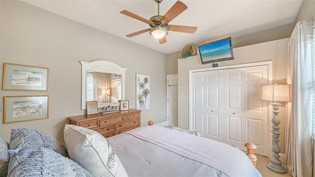 6682 SAINT JAMES CROSSING, University Park, FL 34201