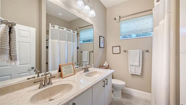 6682 SAINT JAMES CROSSING, University Park, FL 34201