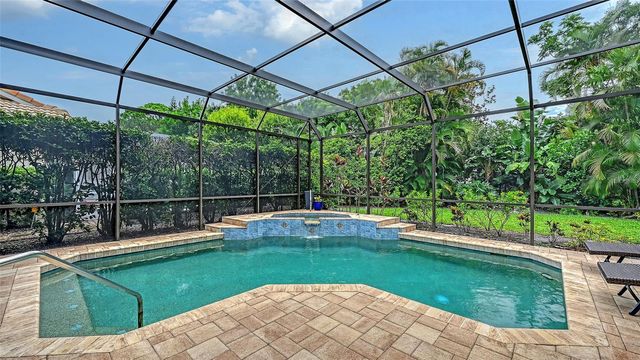 6682 SAINT JAMES CROSSING, University Park, FL 34201