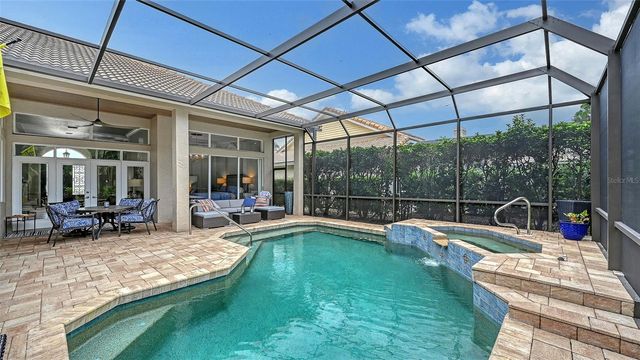 6682 SAINT JAMES CROSSING, University Park, FL 34201