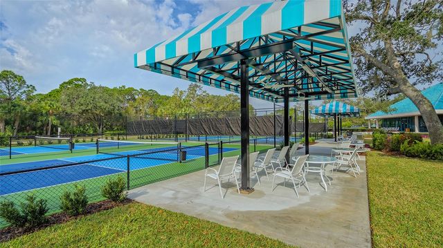 6682 SAINT JAMES CROSSING, University Park, FL 34201