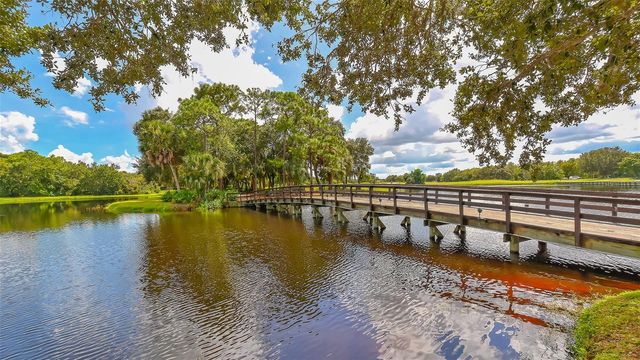 6682 SAINT JAMES CROSSING, University Park, FL 34201