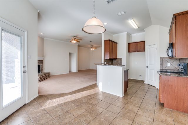 347 Creekside Way, Waxahachie, TX 75165