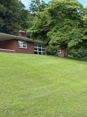 1347 Manville Road, Gate City, VA 24251