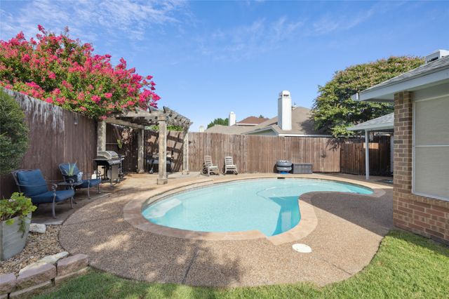 3916 Larkspur Drive, Haltom City, TX 76137