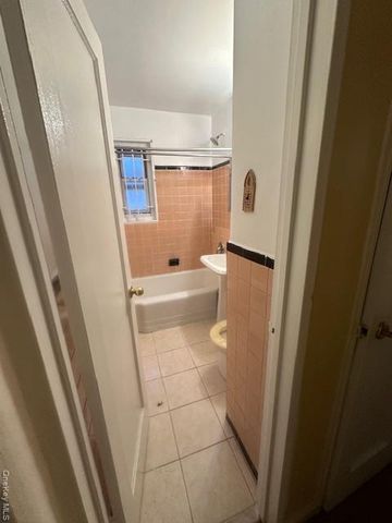 131-05 234th Street LOWER, Rosedale, NY 11422