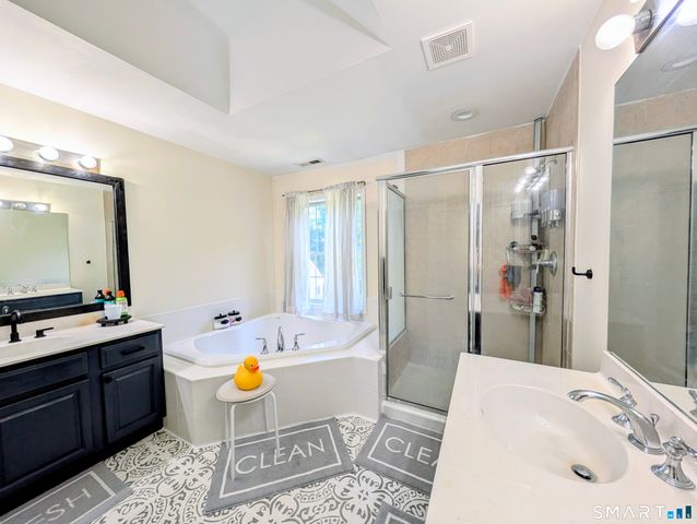 7 Traditions Boulevard 7, Southbury, CT 06488