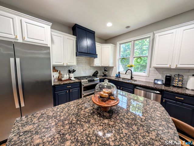 7 Traditions Boulevard 7, Southbury, CT 06488