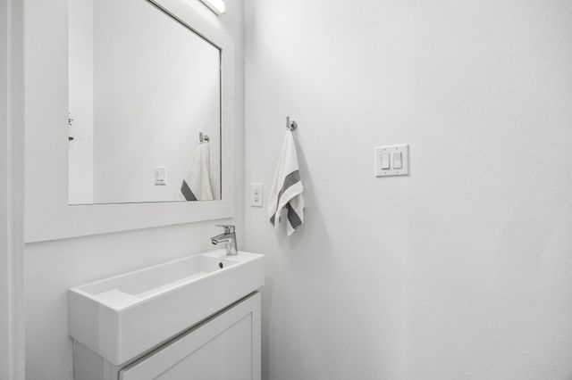 5811 Lindell Avenue 102, Dallas, TX 75206