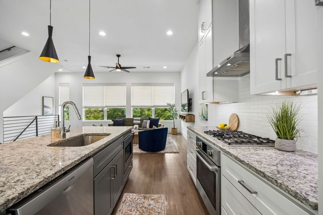 5811 Lindell Avenue 102, Dallas, TX 75206