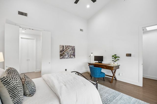 5811 Lindell Avenue 102, Dallas, TX 75206