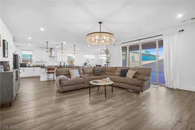6842 Empire Cliff Street, North Las Vegas, NV 89084