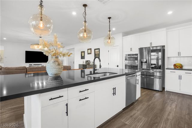 6842 Empire Cliff Street, North Las Vegas, NV 89084