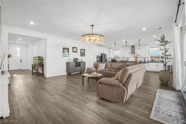 6842 Empire Cliff Street, North Las Vegas, NV 89084