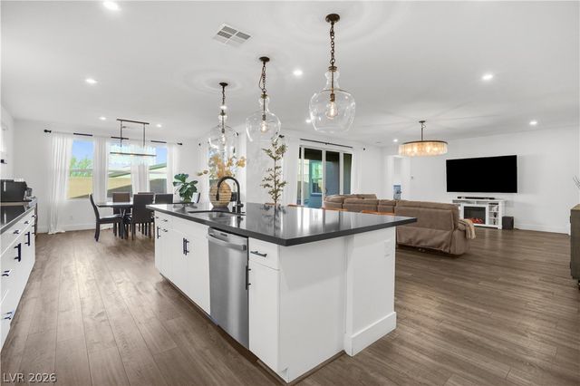 6842 Empire Cliff Street, North Las Vegas, NV 89084