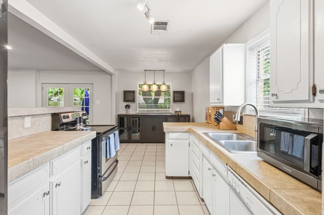2804 Mintwood Place, Arlington, TX 76016