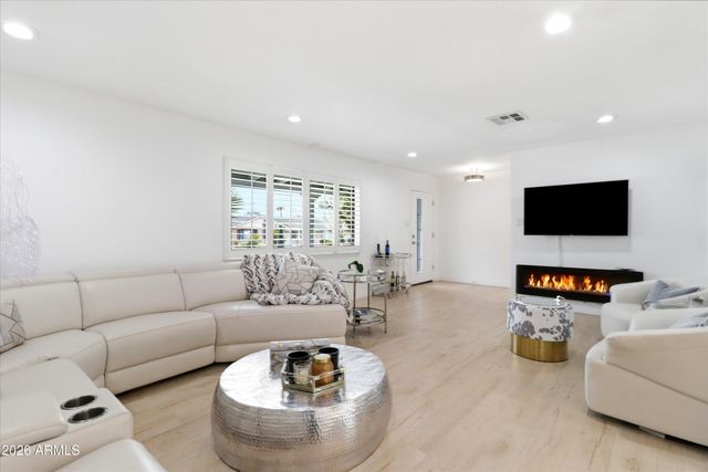 1708 E MCLELLAN Boulevard, Phoenix, AZ 85016
