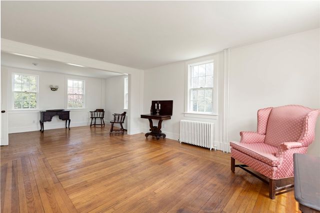 6 Baldwin Road, Middletown, RI 02842