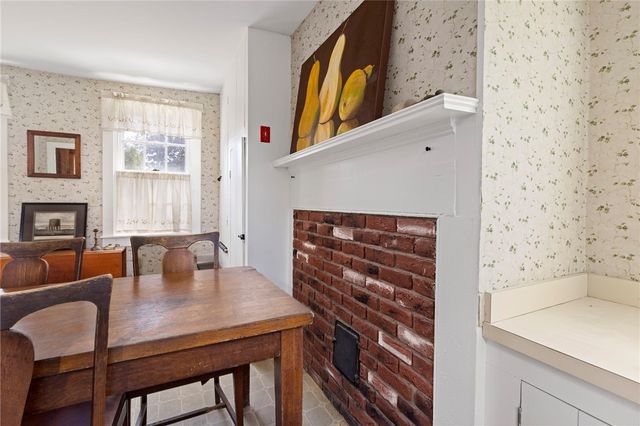 6 Baldwin Road, Middletown, RI 02842