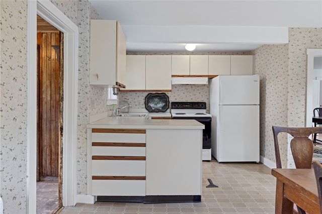 6 Baldwin Road, Middletown, RI 02842
