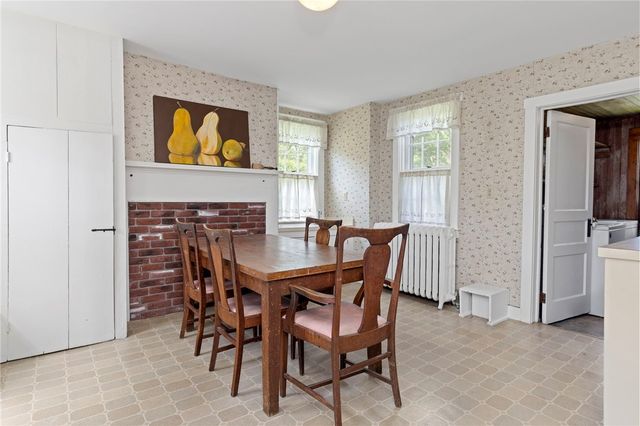 6 Baldwin Road, Middletown, RI 02842